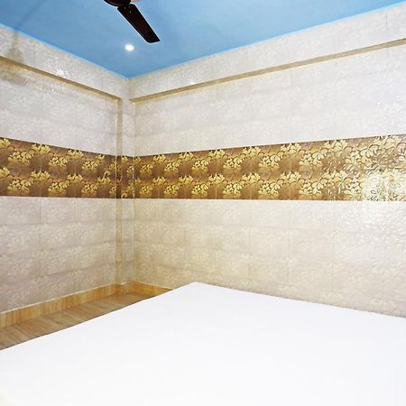 Hôtel Oyo 44361 Shri Lajjaram Ashram à Vrindāvan Extérieur photo