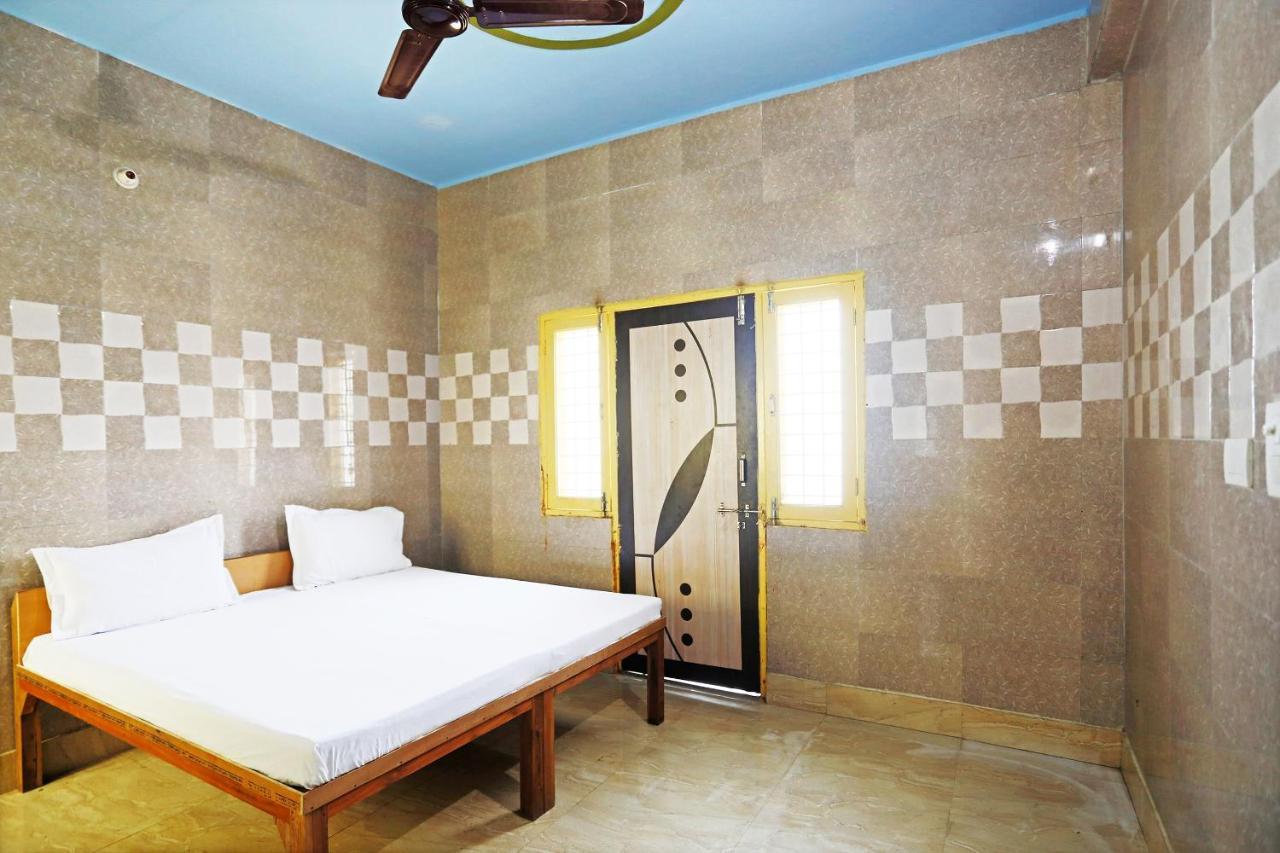 Hôtel Oyo 44361 Shri Lajjaram Ashram à Vrindāvan Extérieur photo