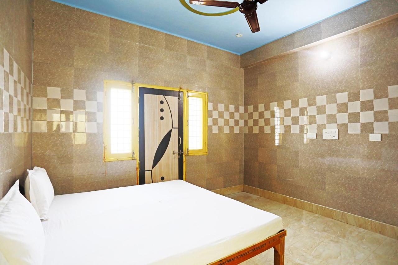 Hôtel Oyo 44361 Shri Lajjaram Ashram à Vrindāvan Extérieur photo