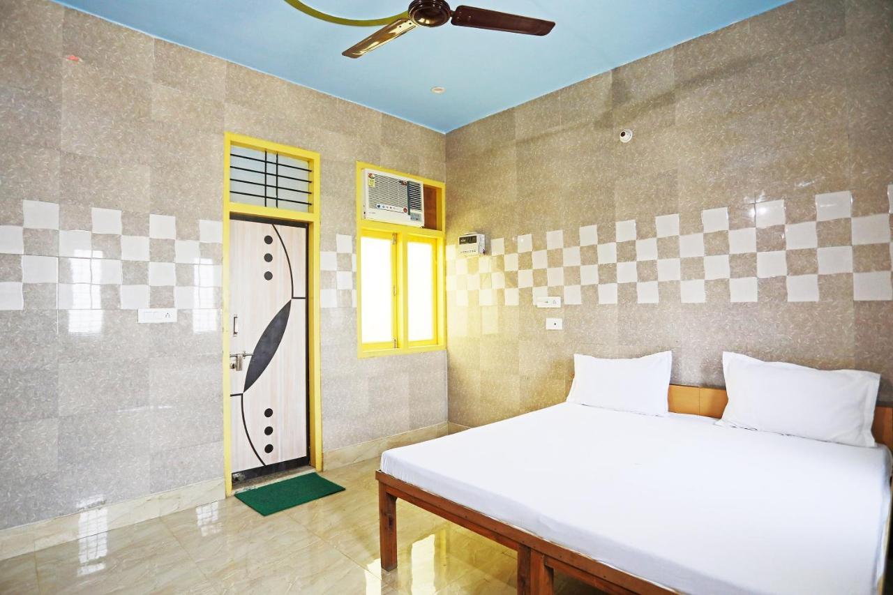 Hôtel Oyo 44361 Shri Lajjaram Ashram à Vrindāvan Extérieur photo