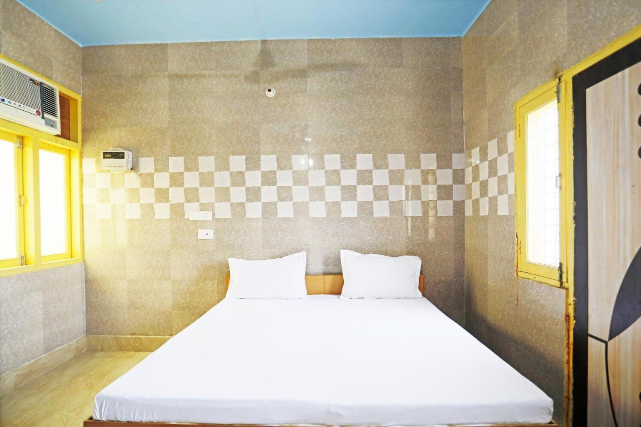 Hôtel Oyo 44361 Shri Lajjaram Ashram à Vrindāvan Extérieur photo